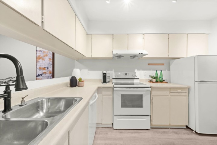 Photo 9 at 1884 Purcell Way, Lynnmour, North Vancouver