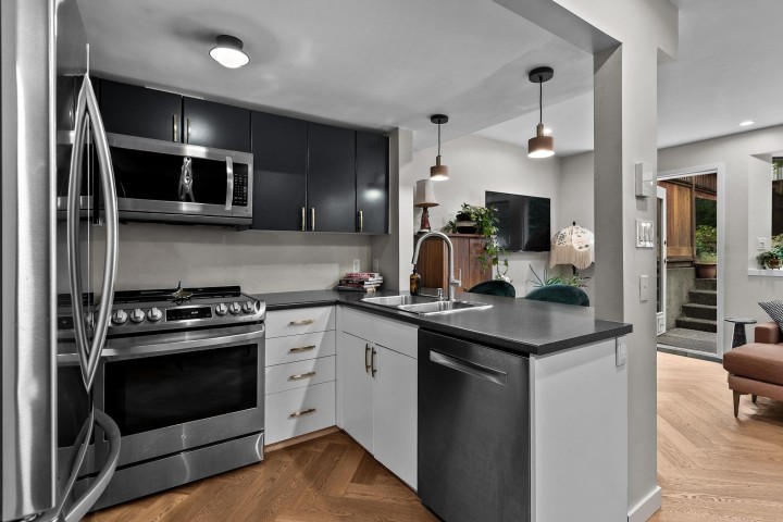 Photo 8 at 105 - 1922 W 7th Avenue, Kitsilano, Vancouver West