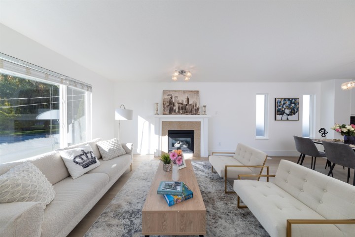 Photo 7 at 3638 Maginnis Avenue, Lynn Valley, North Vancouver