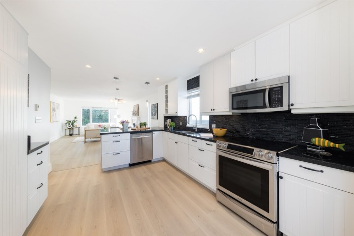 Photo 14 at 3638 Maginnis Avenue, Lynn Valley, North Vancouver