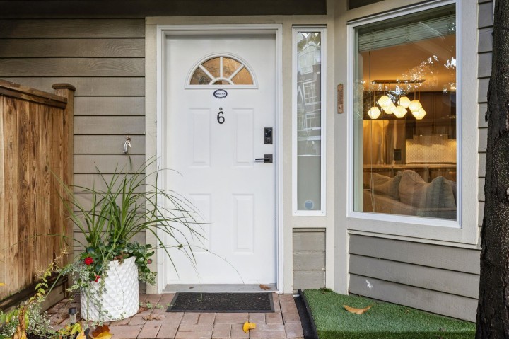 Photo 3 at 6 - 848 W 16th Street, Mosquito Creek, North Vancouver