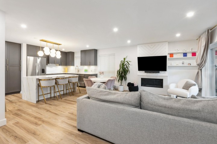 Photo 5 at 6 - 848 W 16th Street, Mosquito Creek, North Vancouver