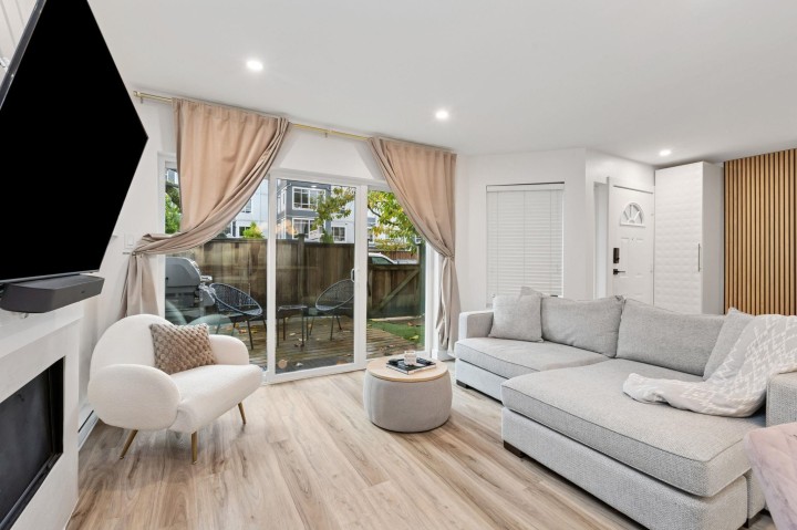 Photo 10 at 6 - 848 W 16th Street, Mosquito Creek, North Vancouver