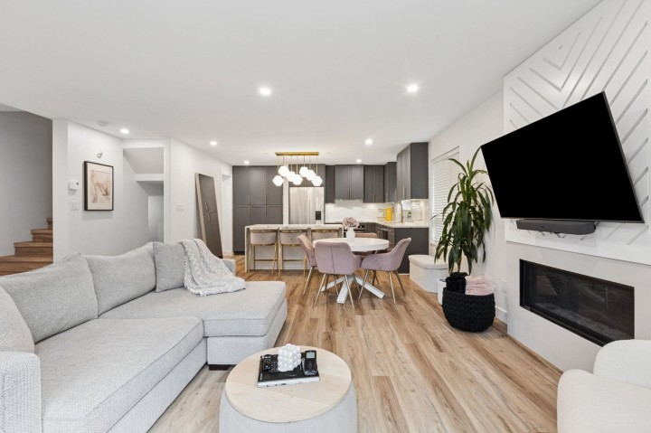 Photo 11 at 6 - 848 W 16th Street, Mosquito Creek, North Vancouver