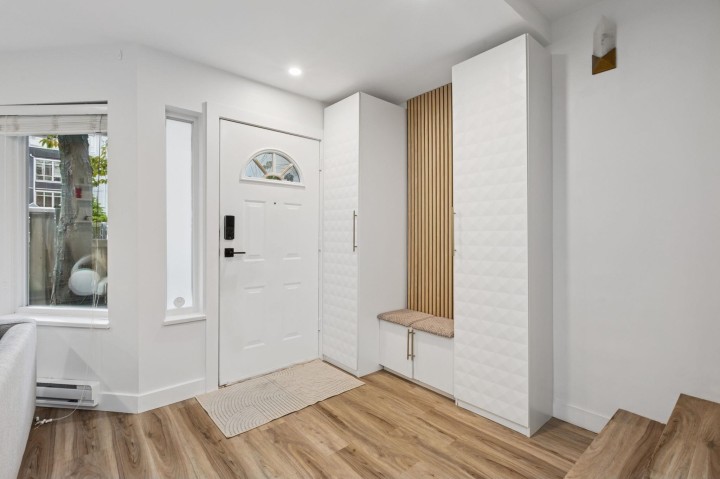 Photo 4 at 6 - 848 W 16th Street, Mosquito Creek, North Vancouver