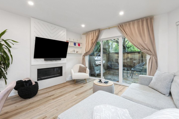 Photo 8 at 6 - 848 W 16th Street, Mosquito Creek, North Vancouver