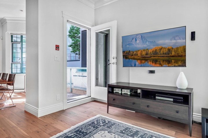 Photo 4 at 281 Smithe Street, Downtown VW, Vancouver West