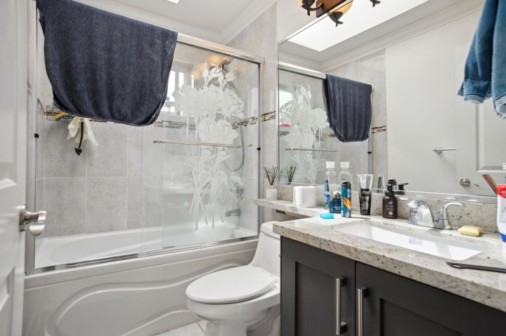 Photo 17 at 5187 Sherbrooke Street, Knight, Vancouver East