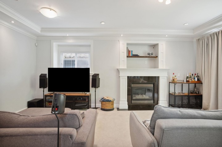 Photo 3 at 5187 Sherbrooke Street, Knight, Vancouver East