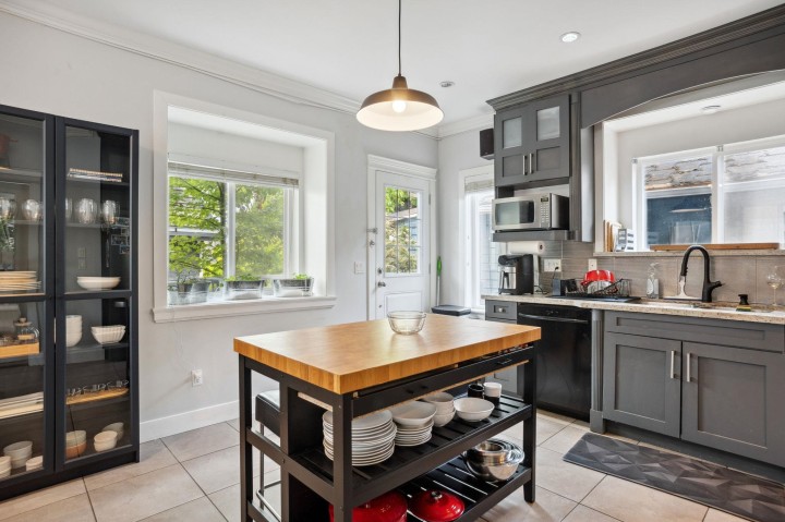 Photo 5 at 5187 Sherbrooke Street, Knight, Vancouver East