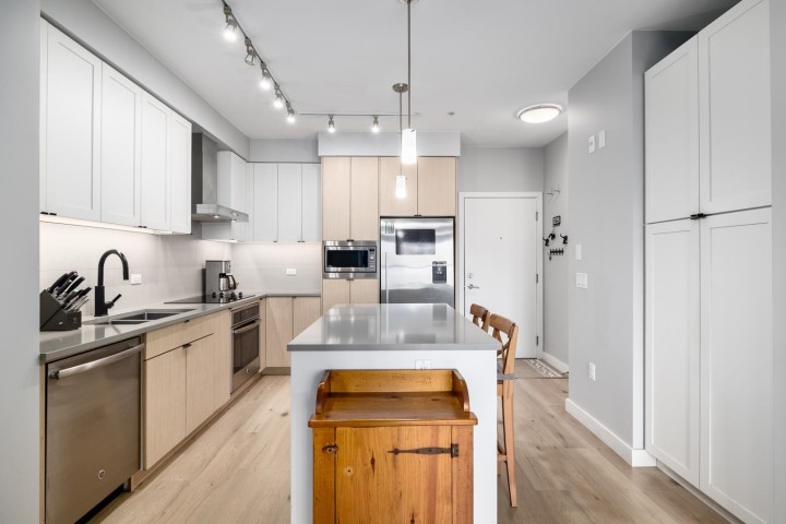 Photo 6 at 207 - 3205 Mountain Highway, Lynn Valley, North Vancouver