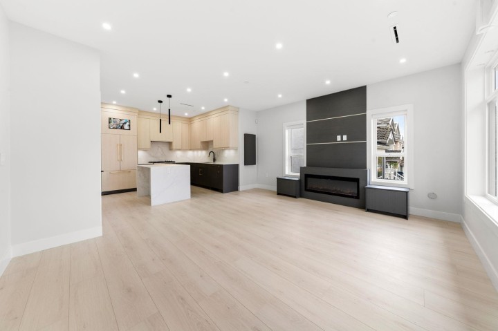 Photo 2 at 1 - 3274 E 44th Avenue, Killarney VE, Vancouver East