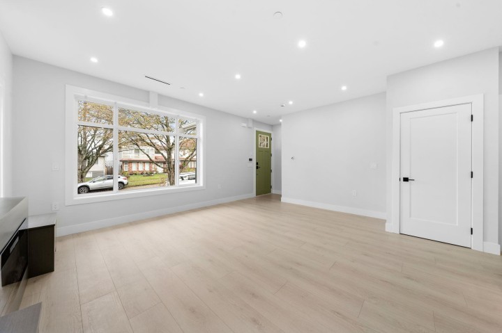 Photo 16 at 1 - 3274 E 44th Avenue, Killarney VE, Vancouver East