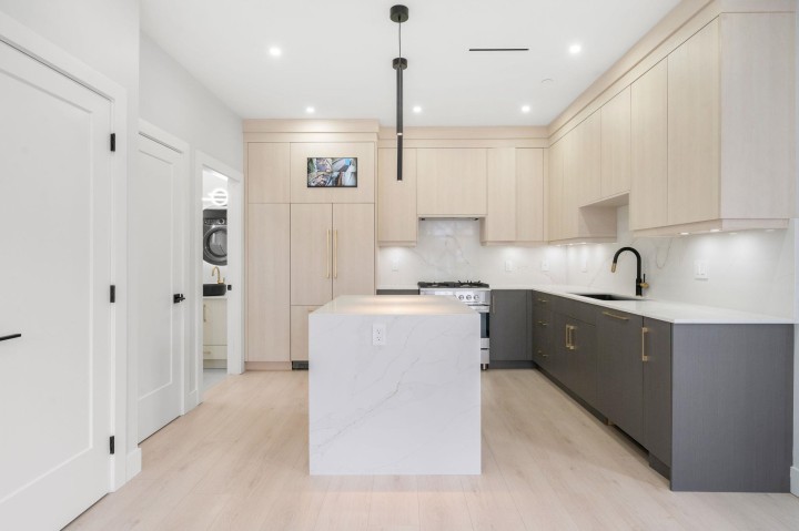 Photo 10 at 1 - 3274 E 44th Avenue, Killarney VE, Vancouver East