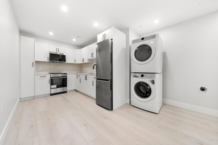 Photo 14 at 1 - 3274 E 44th Avenue, Killarney VE, Vancouver East