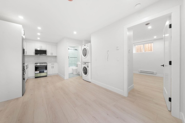 Photo 18 at 1 - 3274 E 44th Avenue, Killarney VE, Vancouver East