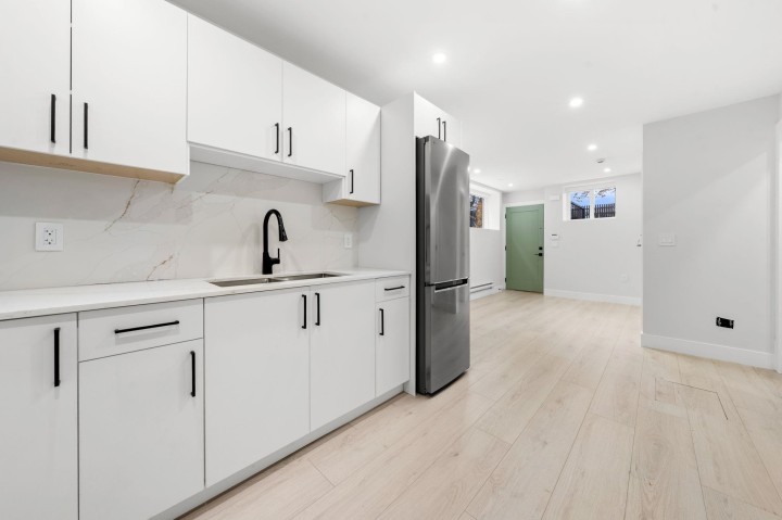 Photo 15 at 1 - 3274 E 44th Avenue, Killarney VE, Vancouver East