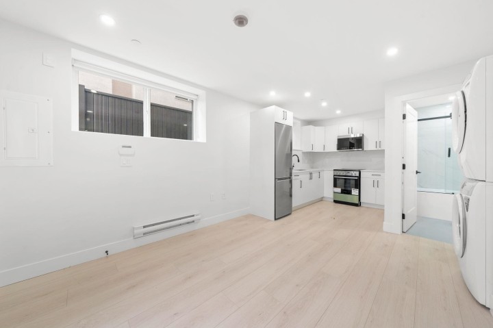 Photo 19 at 1 - 3274 E 44th Avenue, Killarney VE, Vancouver East