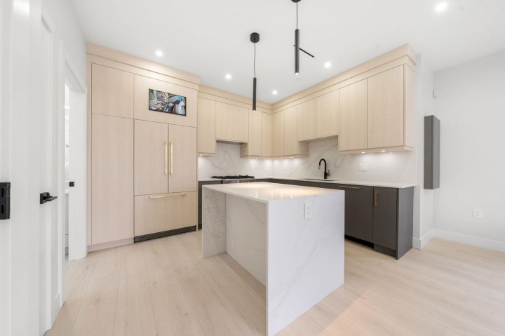 Photo 8 at 1 - 3274 E 44th Avenue, Killarney VE, Vancouver East