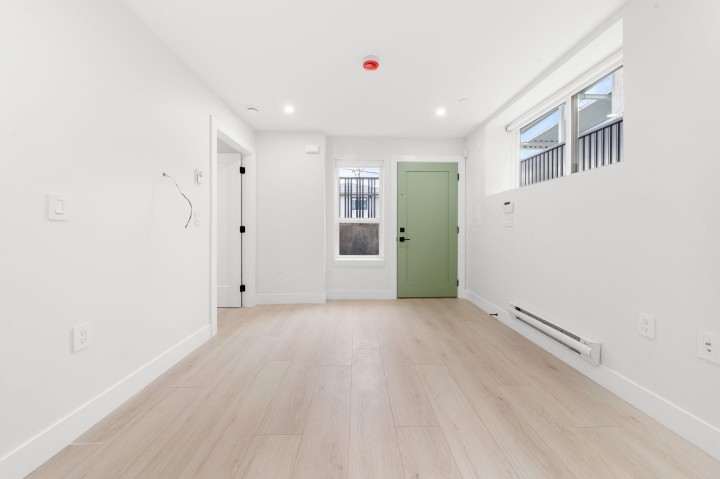 Photo 2 at 2 - 3274 E 44th Avenue, Killarney VE, Vancouver East