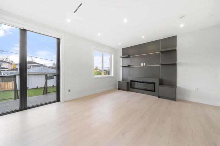 Photo 6 at 2 - 3274 E 44th Avenue, Killarney VE, Vancouver East