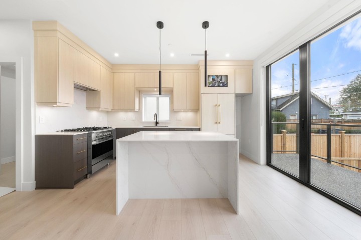 Photo 13 at 2 - 3274 E 44th Avenue, Killarney VE, Vancouver East