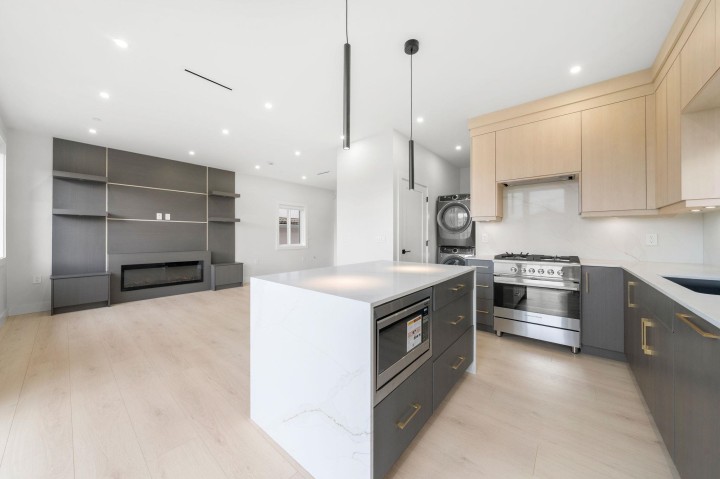 Photo 17 at 2 - 3274 E 44th Avenue, Killarney VE, Vancouver East