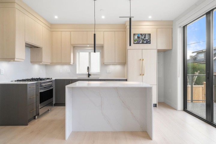 Photo 12 at 2 - 3274 E 44th Avenue, Killarney VE, Vancouver East