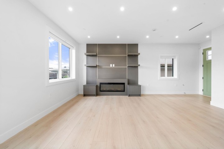 Photo 7 at 2 - 3274 E 44th Avenue, Killarney VE, Vancouver East