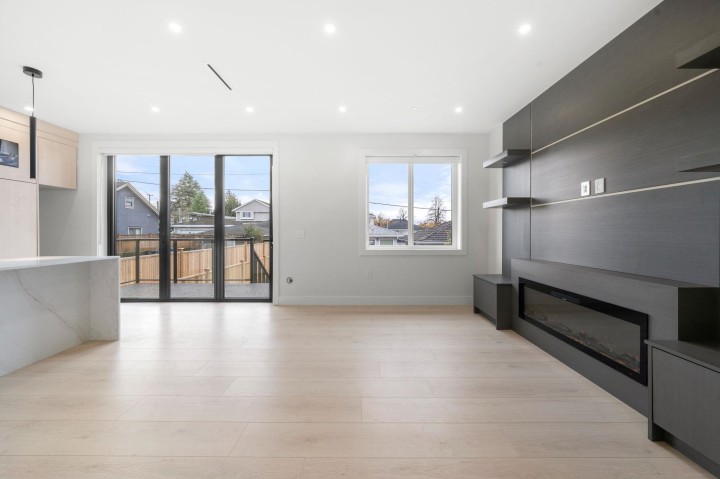 Photo 5 at 2 - 3274 E 44th Avenue, Killarney VE, Vancouver East