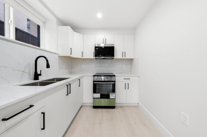 Photo 24 at 2 - 3274 E 44th Avenue, Killarney VE, Vancouver East