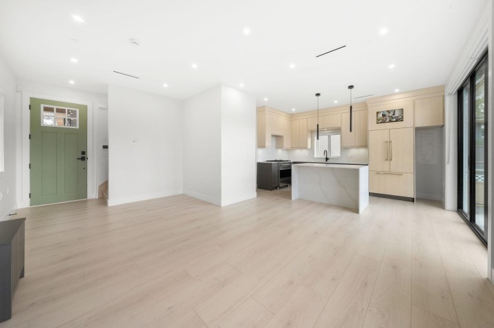 Photo 11 at 2 - 3274 E 44th Avenue, Killarney VE, Vancouver East