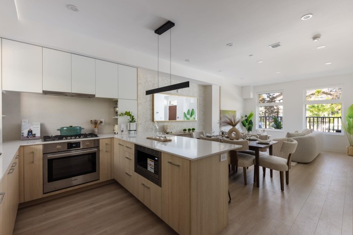 Photo 3 at 102 - 342 Mountain Highway, Lynnmour, North Vancouver