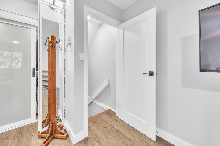 Photo 23 at 2433 W 6th Avenue, Kitsilano, Vancouver West