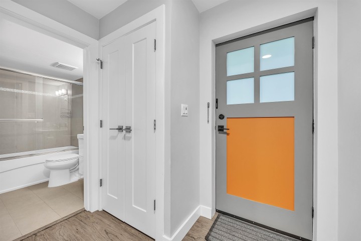 Photo 17 at 2433 W 6th Avenue, Kitsilano, Vancouver West