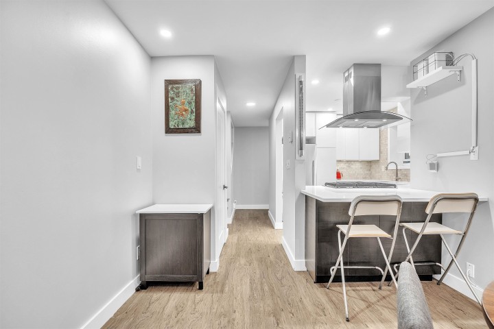 Photo 7 at 2433 W 6th Avenue, Kitsilano, Vancouver West