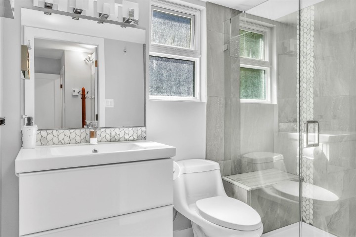 Photo 28 at 2433 W 6th Avenue, Kitsilano, Vancouver West