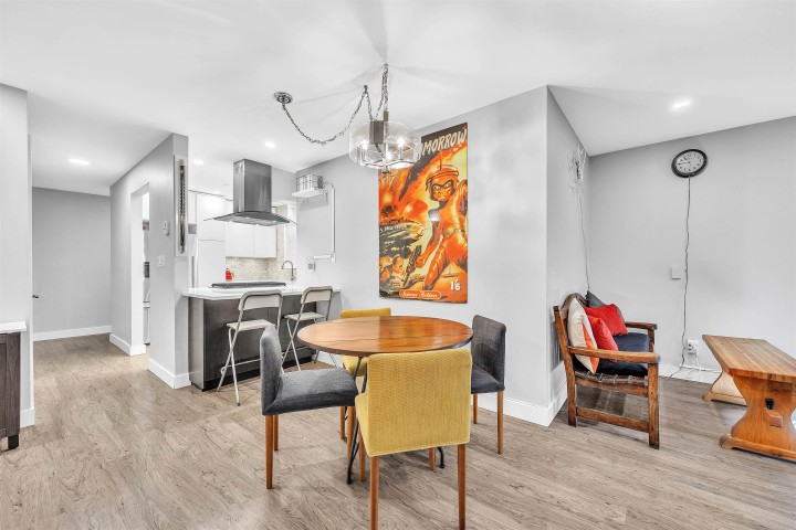 Photo 5 at 2433 W 6th Avenue, Kitsilano, Vancouver West