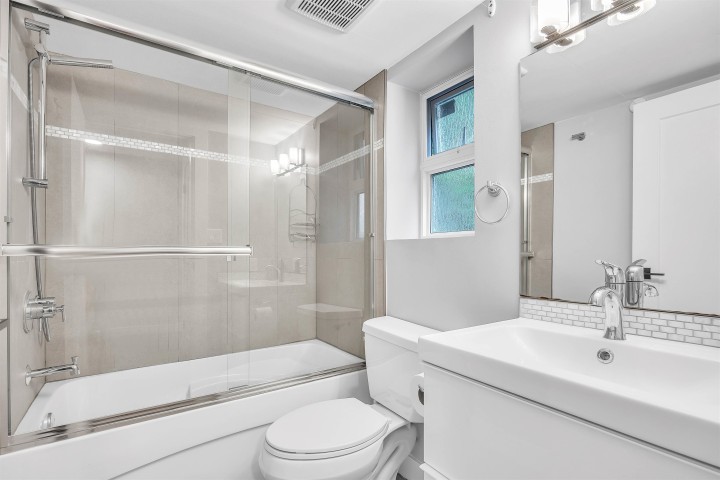 Photo 20 at 2433 W 6th Avenue, Kitsilano, Vancouver West