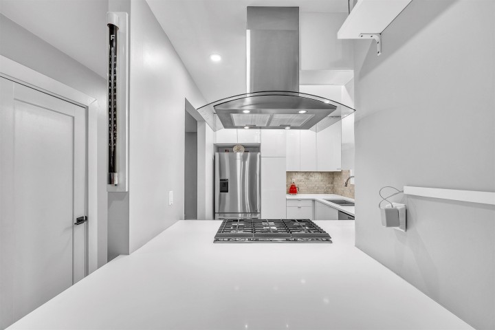 Photo 9 at 2433 W 6th Avenue, Kitsilano, Vancouver West