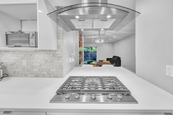 Photo 11 at 2433 W 6th Avenue, Kitsilano, Vancouver West