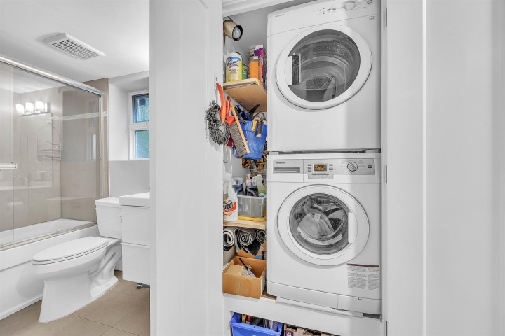 Photo 19 at 2433 W 6th Avenue, Kitsilano, Vancouver West