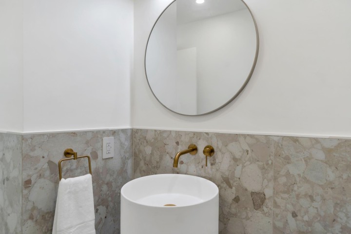 Photo 14 at 1340 W 7th Avenue, Fairview VW, Vancouver West