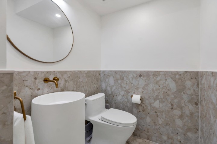 Photo 15 at 1340 W 7th Avenue, Fairview VW, Vancouver West