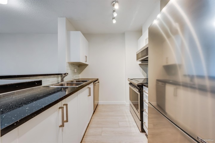 Photo 13 at 805 - 1420 W Georgia Street, West End VW, Vancouver West