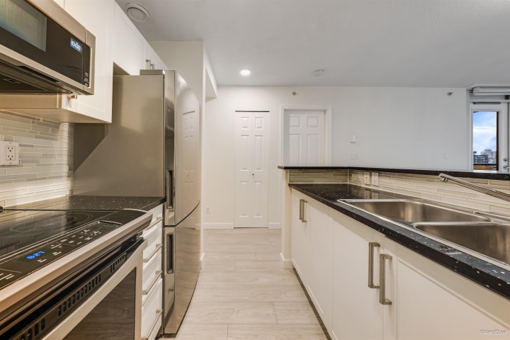 Photo 17 at 805 - 1420 W Georgia Street, West End VW, Vancouver West