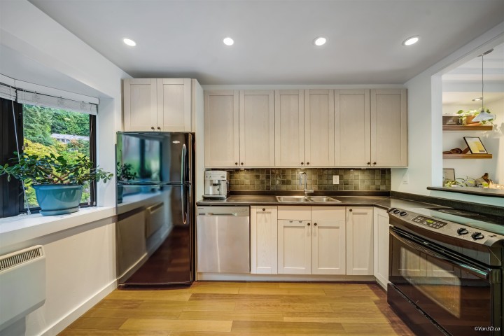 Photo 13 at 430 Crosscreek Road, Lions Bay, West Vancouver