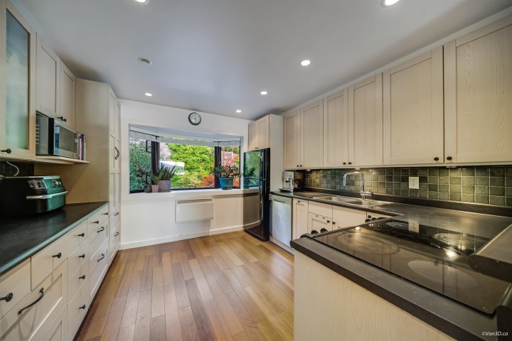 Photo 12 at 430 Crosscreek Road, Lions Bay, West Vancouver