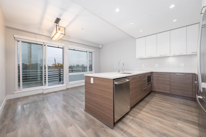 Photo 3 at 501 - 3488 Sawmill Crescent, South Marine, Vancouver East