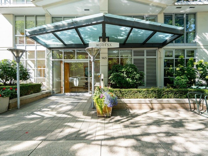 Photo 2 at 403 - 1425 W 6th Avenue, False Creek, Vancouver West